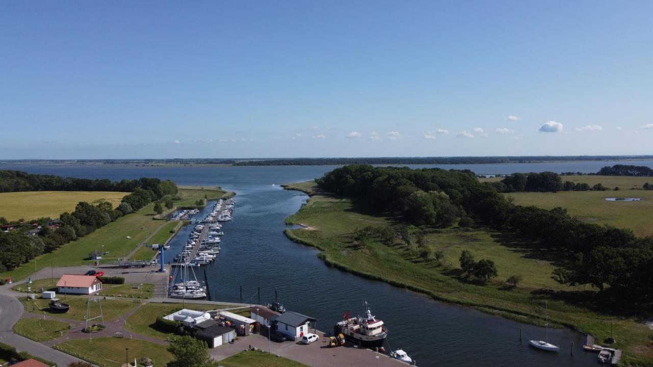 Reetferienhaus - Schaprode Hafen Exteriör bild