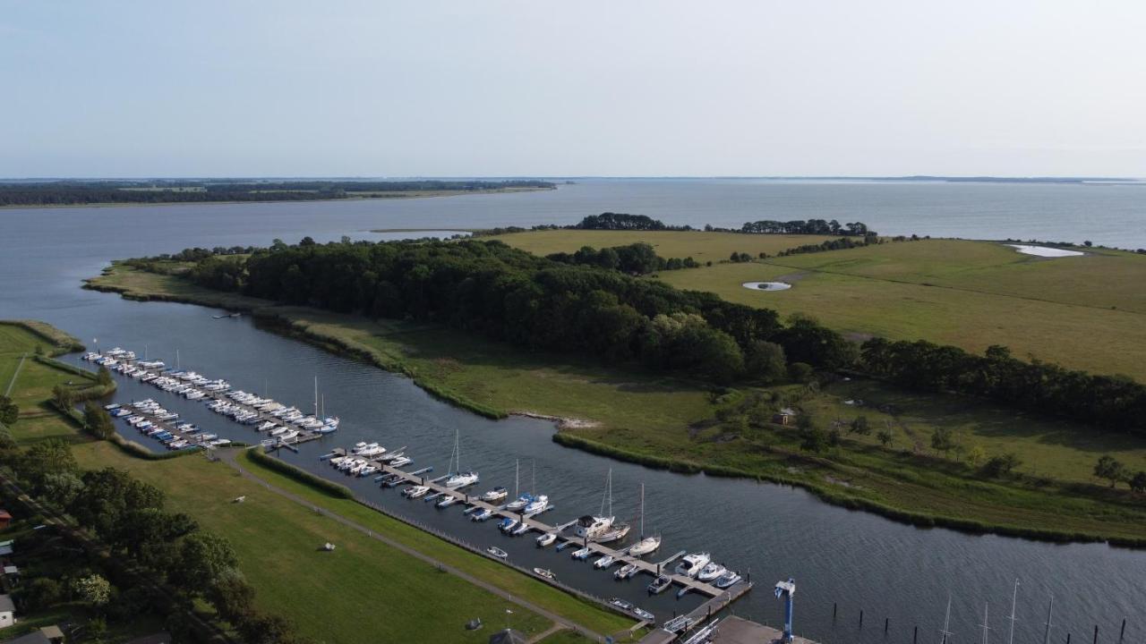 Reetferienhaus - Schaprode Hafen Exteriör bild