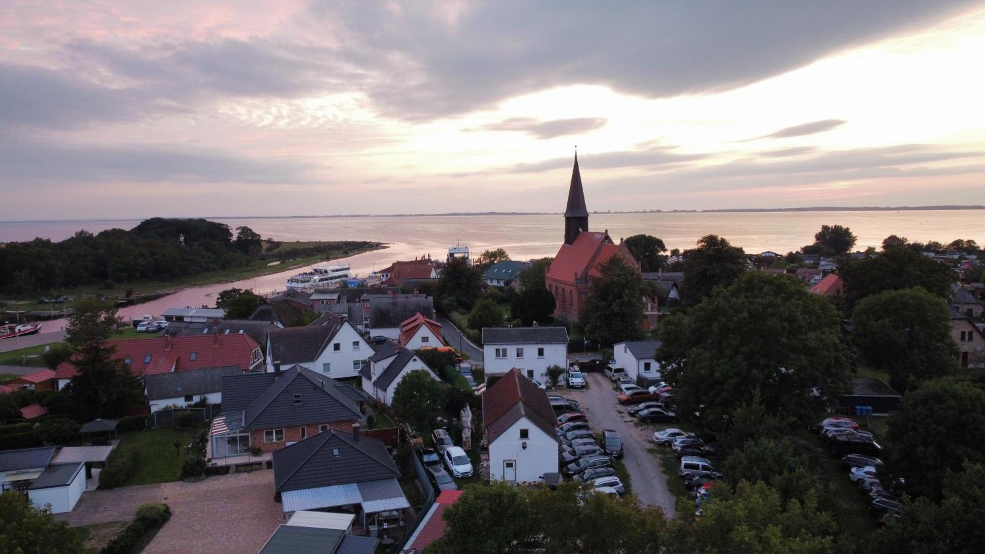 Reetferienhaus - Schaprode Hafen Exteriör bild